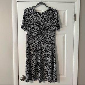 EUC Black/White Floral Knit Lark and Ro Fit and Flare Dress Sz 14